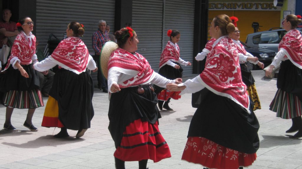 Bailes regionales en el Centro Extremeño de Santurce